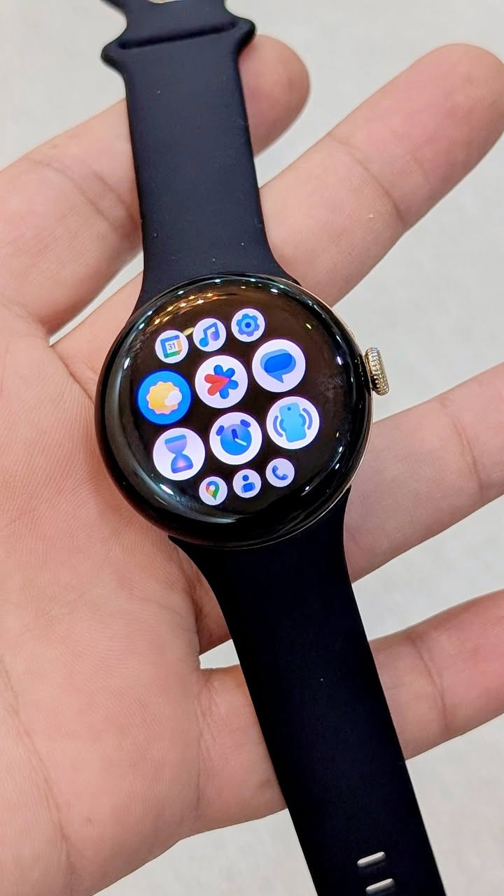 للبيع ساعة كوكل بكسل 2
اقرو تفاصيل بلا زحمه عليكم عندي هذا الساعة ابيع واختار واحد من السير الأزرق تريد او سير الاسود اختار واحد من السيور الازرق كامل والأسود فقط الارج ويا بدون القصير ياهو يعجبك اخذها ويا الساعة نظافة اخو جديد فقط بدون كرتون بوقتها ذبيت كرتون 
هذا رقمي ***********
