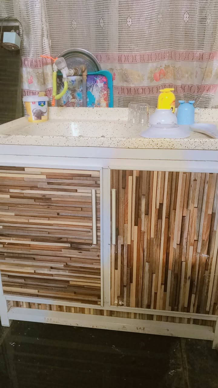 السلام عليكم كاونتر للبيع نظيف جدا سعره 350 وبي مجال الشراي يتصل ***********
