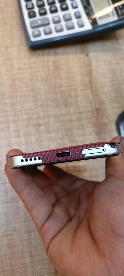 السلام عليكم للبيع هونر 400 5G 512G 24G باتري منتفخ ونقطه بل شاشه للبيع بسعر خارطه كلو شغال ب100$ لا تدخل وتعامل رجاٱ مكاني موصل رشيديه ***********
