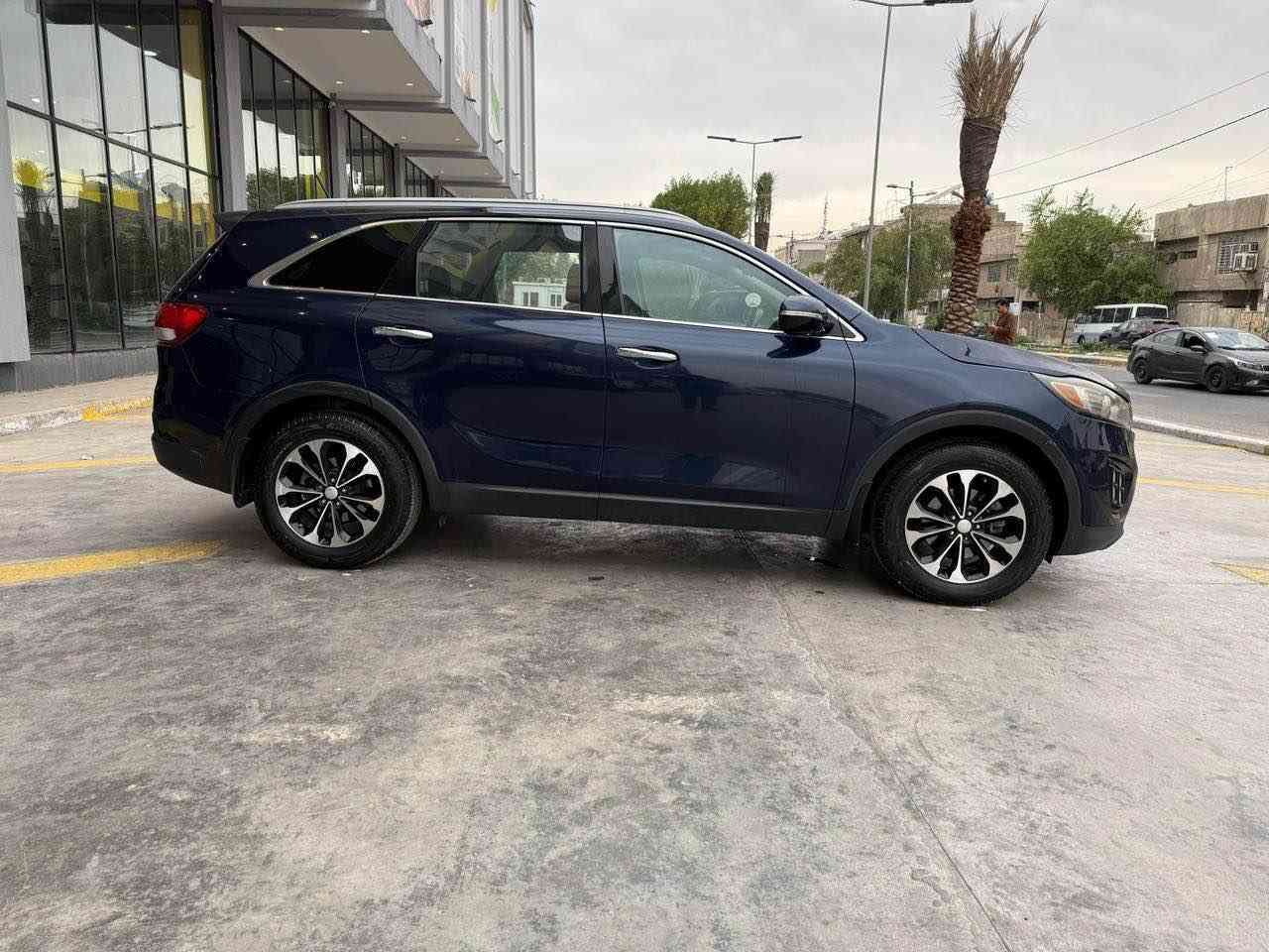 كيا (سورنتو)2017 امريكي
فول ماعدا الفتحه و البصمه 
 امريكي حادث فقط بنيد  بدون حادث  
احله من صور 
4سلندر 7راكب 
تحكم سترين
3 انضمه قياده
 واشاير بالمري
تبريد   تدفئه  كشنات 
 ومانع انزلاق
 وكشن كهربائي
السياره رقم اربيل   انكليزي الجديد بأسمي 
السعر 168 مكاني بغداد حي العدل 
رقمي*********** بغداد, العراق
