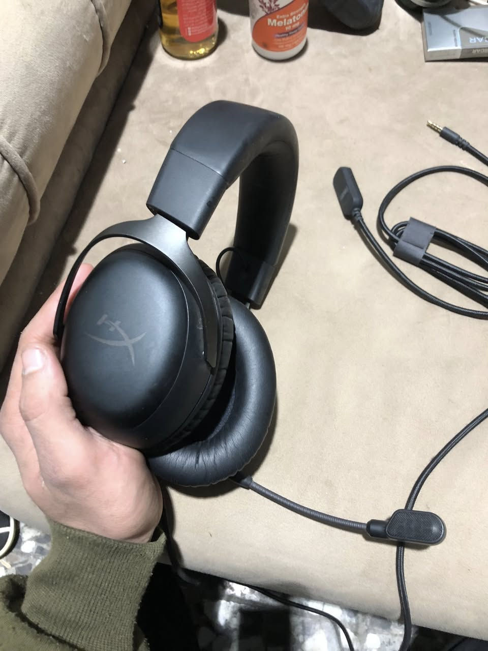 للبيع سماعة HyperX أصلية 🎧
 • مستخدمة أسبوع واحد فقط
 • حالتها نظيفة جداً شبه جديدة
 • صوت قوي وواضح مناسب للألعاب والمكالمات
 • مايكروفون واضح
 • وياها كل الكيبلات الأصلية
 • يوجد معها تحويلة صوت محيطي 7.1
 • وياها تحويلة آيفون أيضاً

السعر: 65 ألف دينار عراقي 💰

اللي جاد بالشراء يراسلني خاص.او واتساب ***********
