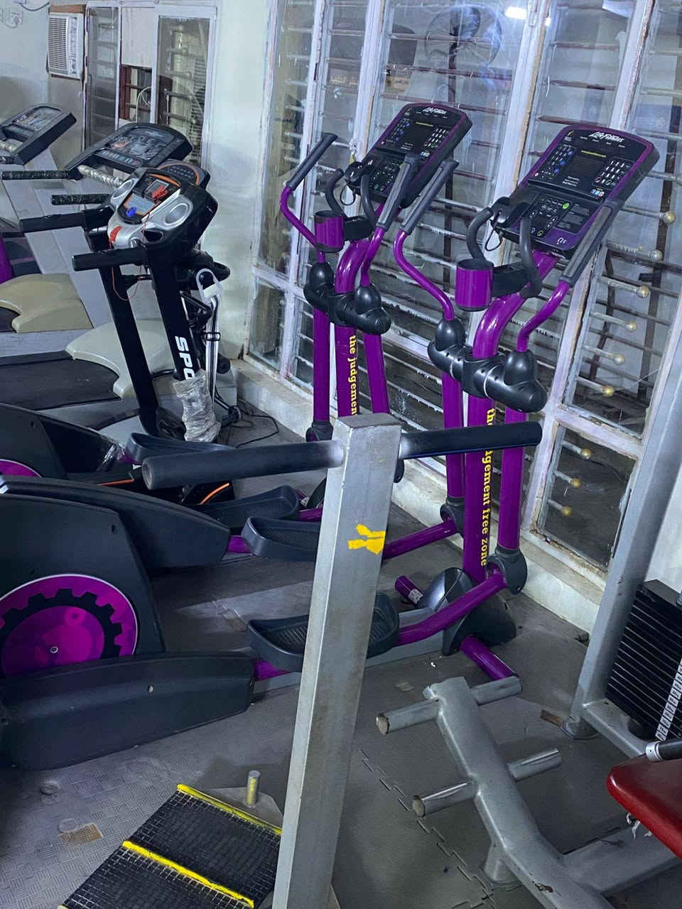 اللهم صلِّ على محمد وآل محمد
السلام عليكم أهل الحسينية 🌟
تم بعون الله تغيير موقع جم التحدي إلى المكان الجديد والأفضل 💪🔥 ***********
📍 الموقع الجديد:
بغداد الحسينيه شارع المكاتب – السوق الأول
مقابل مول كشكول
قرب العمارة الحمرة
💰 الاشتراك فقط 30,000 دينار شهريًا ويشمل:
✅ إنترنت مجاني
✅ نظام غذائي متكامل
✅ كورس رياضي متكامل بإشراف مدربين
📞 للحجز والاستفسار:
***********
بآداره كابتن اسراء 
الاوقات حاليآ ايام رمضان من ساعة 8 ليلآ  الى ساعة 11 ليلآ 
والشفت صباحي من ساعة 8 صباحآ الى 3 عصرآ
والاوقات مابعد العيد يفتح الجم من ساعة 8 صباحآ الى ساعة 7 ليلآ يرجع نفس النظام 
فرصتك تبدي التغيير اليوم… لا تأجل هدفك 💪🔥
