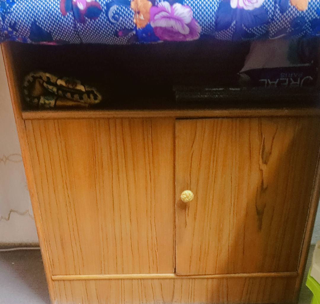 السلام عليكم غرفه للبيع السعر 650مع دوشك بدون دوشك ب600العنوان بغداد حي جهاد رقم ***********
