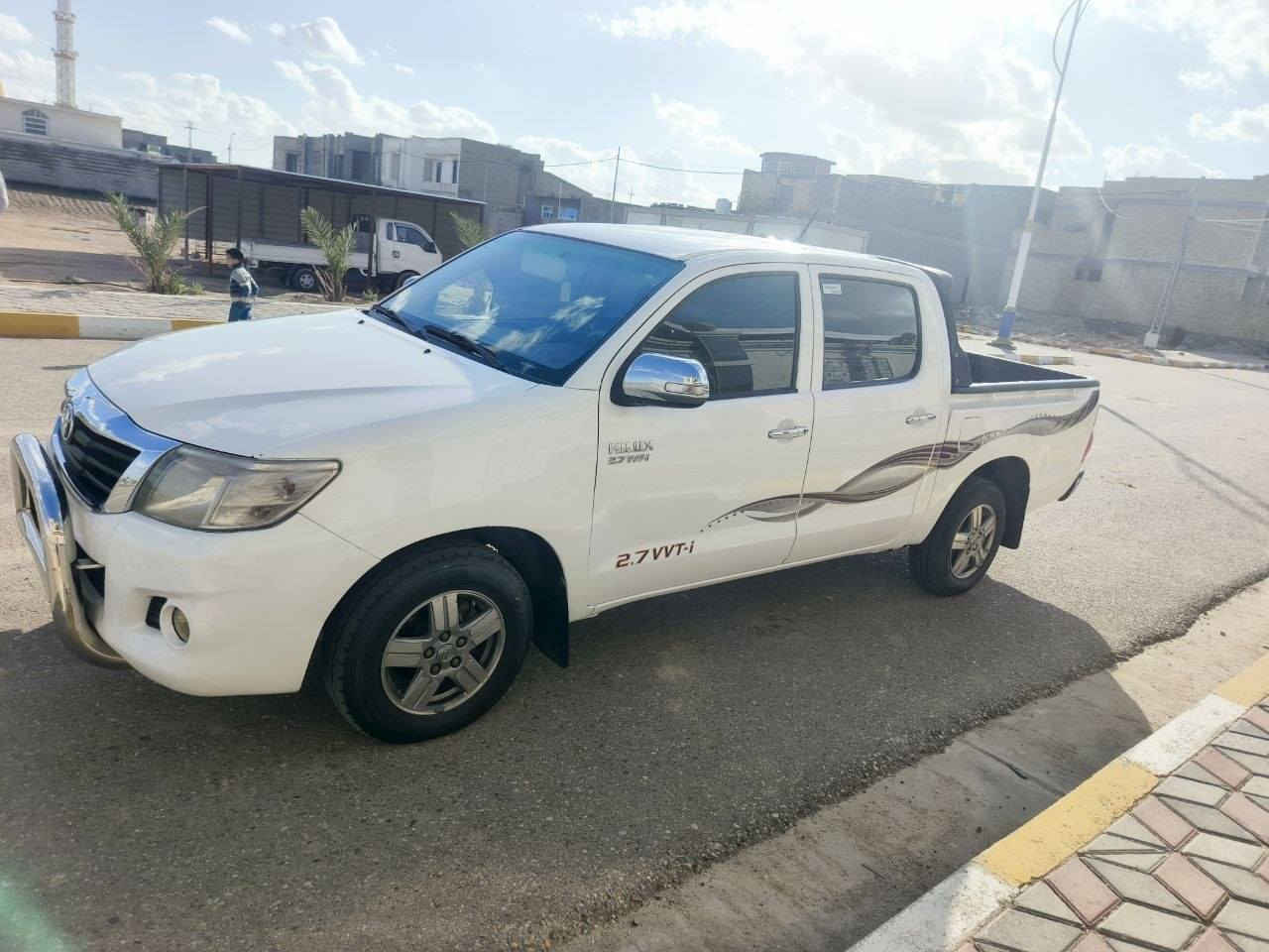 السلام عليكم 
#للبيع
تويوتا هايلوكس 
موديل 2012  سعودي سياره بأسمي تحويل مباشر
لون ابيض السياره جاهزه من كلشي تخم تاير صدر كير محرك كلها جاهزه السياره ما ناقصها اي شي مسويلها ادامه كامله فيت بم طوافه تبريد تدفئه كلها بلاد السياره صارلها 6 سنوات عندي سونار اخذتلها جديد اتفضل خاص او واتساب وادزلك سونار سياره استخدام شخصي حيل نضيفه 
الســـــــعر 165ورقه وبيها مجال
مكاني عامرية الفلوجه
***********
