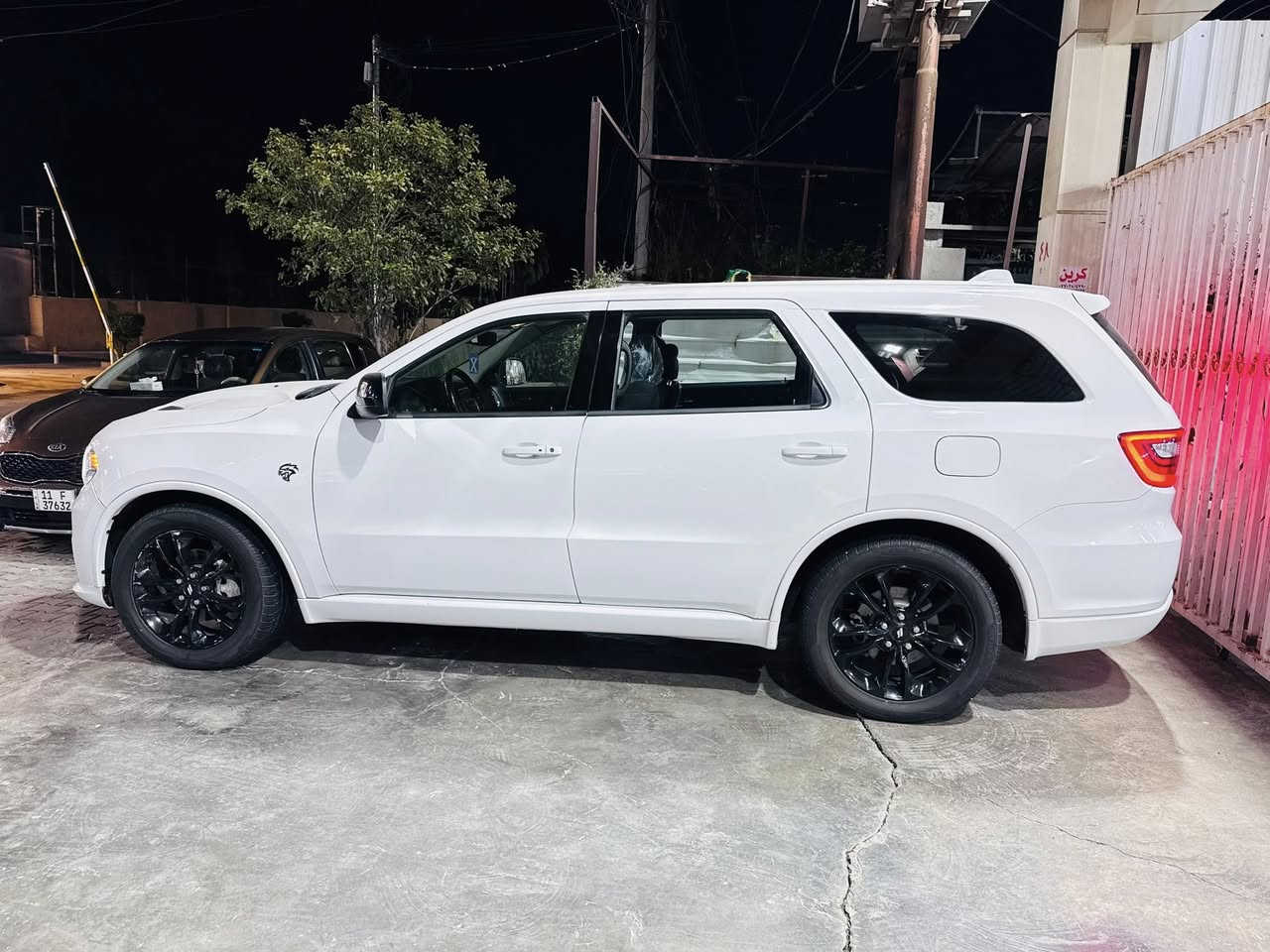 سلام عليكم ورحمة الله وبركاته 

دودج دورنكو مويل 2019 امريكي

محرك 6 سلندر 3600

ماشية 65000

فول GT

داخل اسود ملكي

كشنات تدفئة 

ستيرن تدفئة

شاشة كار بلي نظام Uconnect

شفتات ستيرن 

تحكمات ستيرن فول ماعدا الرادار 

ويل 20 

حساسات  خلفي 

اوتو ستوب

بنيد 3 فتحات بلادي

تخم تاير جديد

رقم بغداد

كير ومحرك مكفولات

السيارة وارد امريكي حادث خفيف 

مكاني بغداد الكريعات شارع الوقف السني مقابيل كلية القانون الاستفسار اكثر 
***********
