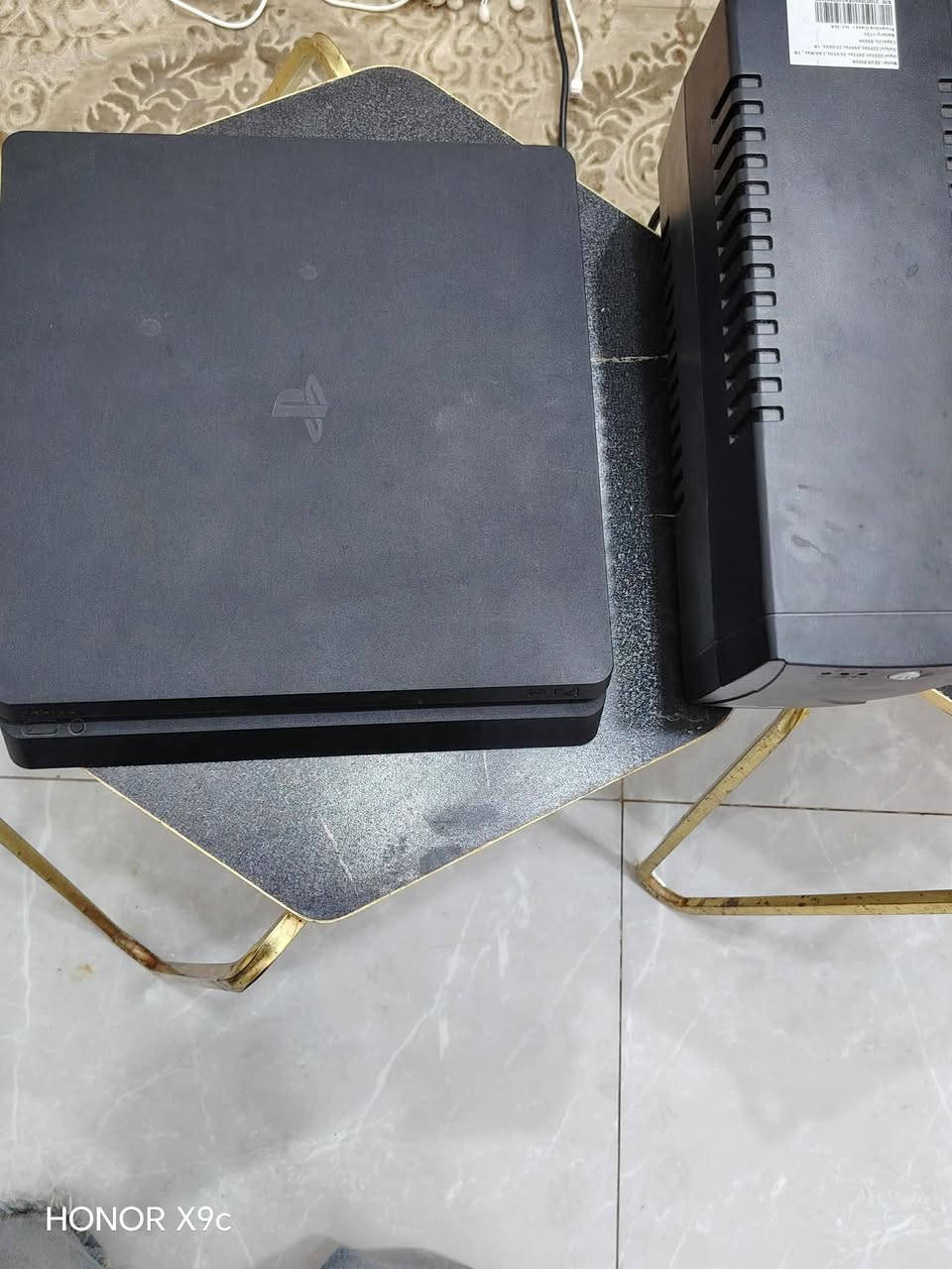 بلي مهكر قرص وذاكرته نص تيرا ذاكرته نضيف جدا وياه يوبس وثنين جوستك واحد اصلي واحد تجاري سعره 330 وبيه مجال مكاني رفاعي مكلف بالنشر هذا رقم ابو بلي ***********
