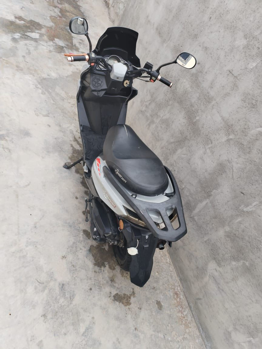 السلام عليكم شباب للبيع
￼ دراجة نظيفة ￼ محرك خير من الله
‏دراجة ￼ شلعه مو شراي لا يتصل ولا يعلق
***********
‏￼ ￼ مكان مسيب ￼
