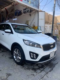 كيا سورنتو خليجي رقم أربيل سيارة على وضع الشركة على الارضيات مال الشرك...