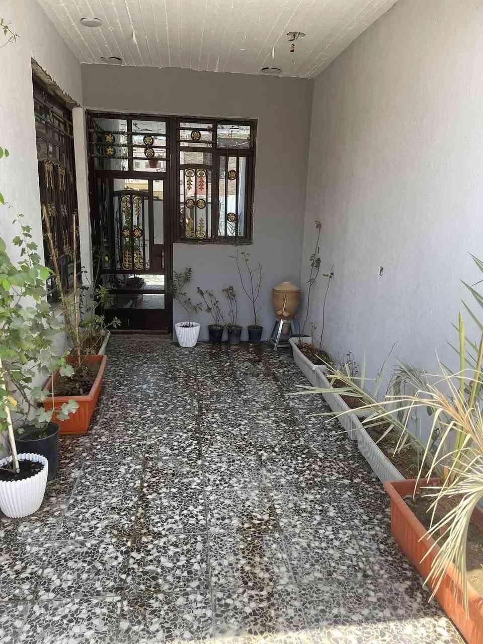 بيت في بغداد حي العامل  الجنابات قرب فران السجاد فرع سواق فادي مساحة 130 البيع 3 طوابق بي 5 غرف نوم ***********
