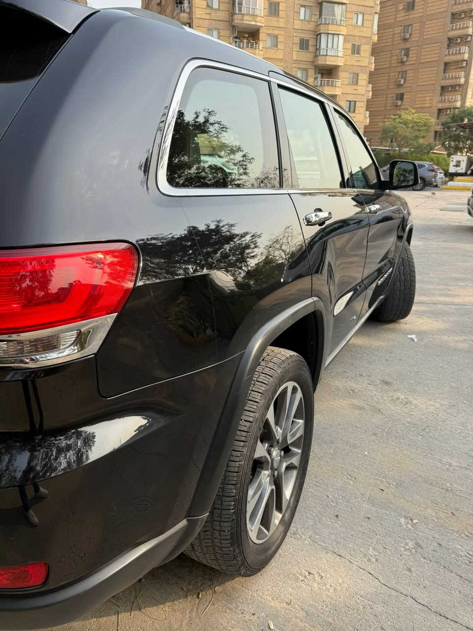 جيب كراند شيروكي موديل 2018 خليجي وكالة هارلم ، رقم اربيل سنوية وهزة جديدة
مواصفات Limited plus

مكفولة من الضربة والصبغ ، كفالة شاصي ولغود وبدنة وكير ومكينة ومحرك

ممشى السيارة / 69 ميل ، 110 كيلو

مواصفات :- 
شاشة 
حساس خلفي وحساس امامي
اشاير بالمري ، مانع تصادم خلفي 
4 وضعيات قيادة ، شفتات بالستيرن 
تبريد وتدفئة كشنات ، تدفئة الستيرن 
مري قابل للطي ، 3 شاشات ، واحدة امامية واثنين خلفيات 
كشنات خزن ميموري ، وباقي مواصفات الLimited plus المعروفة 

مكان السيارة / حي الجامعة / مجمع الايادي/بسكولاتة
الرقم / ***********

السعر / 25000$ وبيهة مجال
