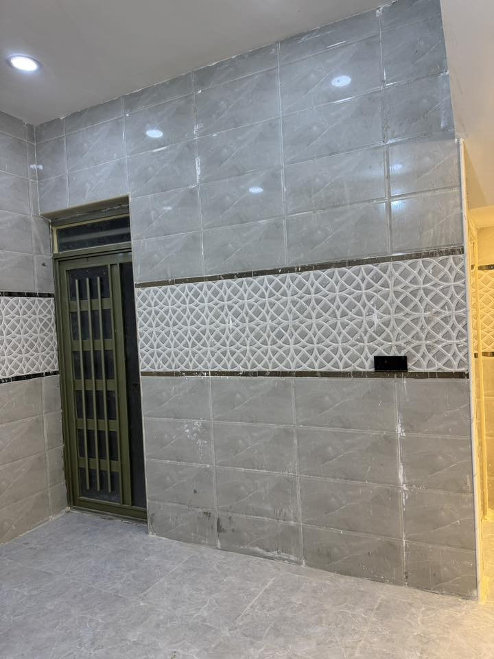 السلام عليكم بيت للبيع 50 متر بناء حديث مفاتح منطقه كامله الخدمات ماء مجاري كهرباء وتفاصيل داخل الفديو مكانه الدوانم شارع بيت حجي عنيد للستفسار هـ ***********// ***********
