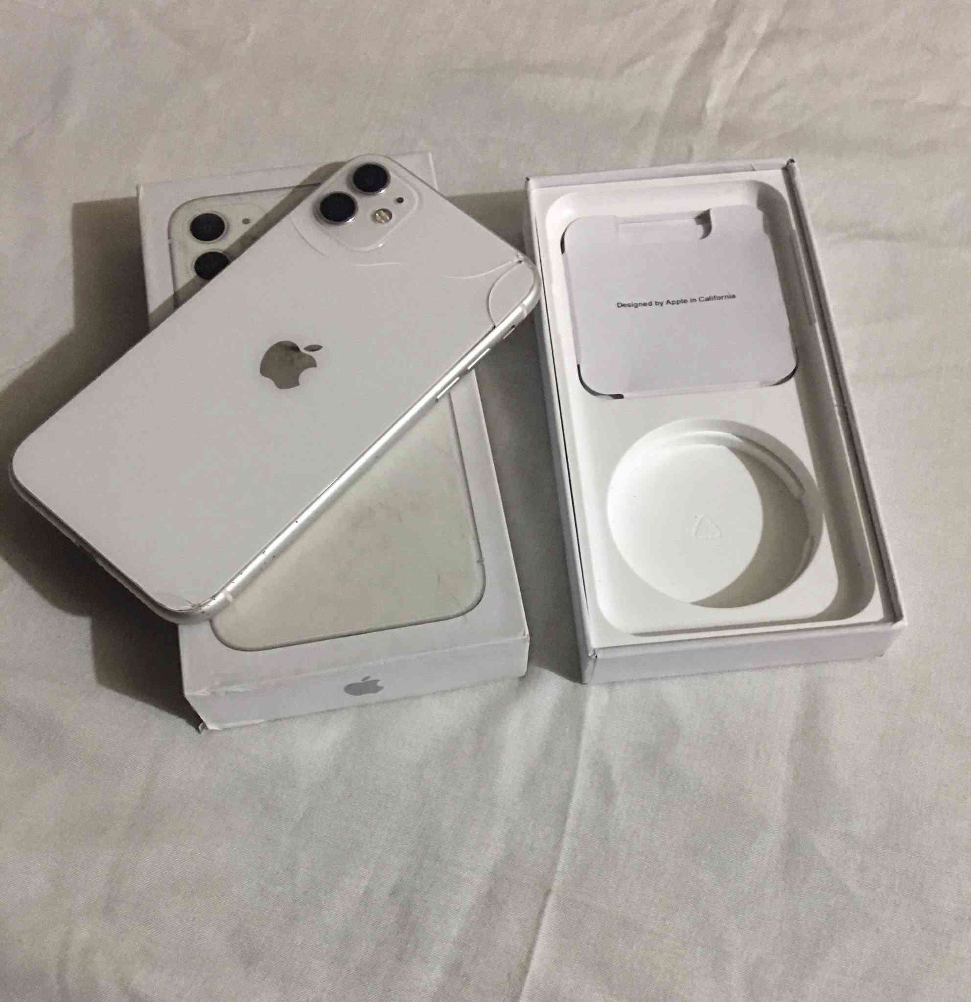 السلام عليكم 
ايفون 11 
ذاكره 128/ نموذج M/ تحديث 26.3.1/ لون ابيض 
كامل ملحقات 
مبدل فقط بطاريه للادامه نسبته 98 
الجهاز كله بلادي وكله شغال 

*وكع مني وضهر نفطر ونقطه بيضه شفافه طلعت بالشاشه ما ماثره / الفيس ايدي يطلب محاوله لاحقا

السعر 140 قفله 
بغداد الكاظميه


**إذا كنت صاحب هذا الإعلان وتريد حذفه لأي سبب، رجاءا أرسل رسالة إلى الدعم الفني**