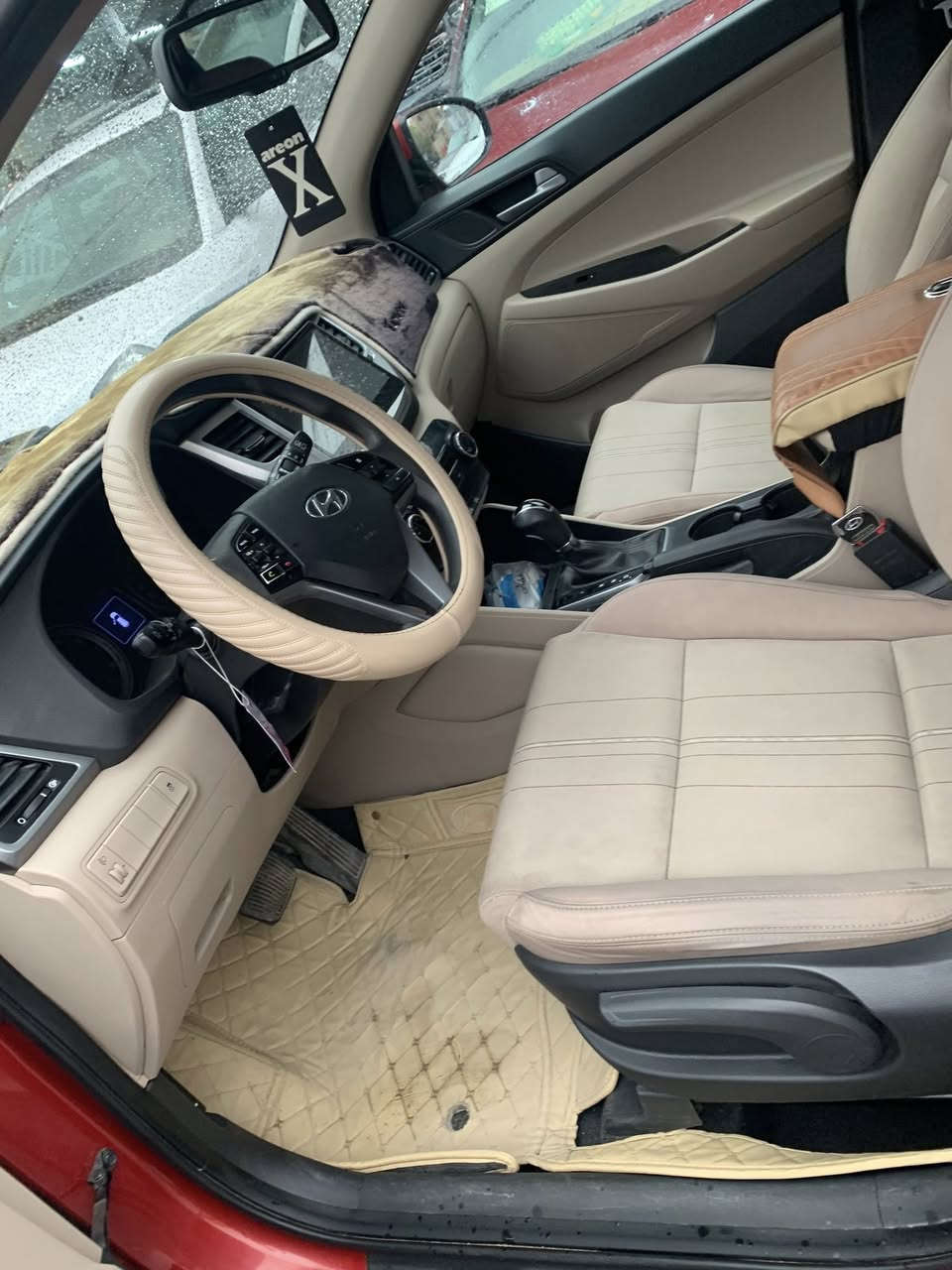 توسان خليجي ٢٠١٧ كفالة عامة من الصبغ والتبديل والبارد والشخط ماشية ١٣١ الف رقم اربيل الجديد  داخل بيجي مري شفط وترحيب مري جانبية ولد نهاري وتحكمات استيرين وكامرة وحساس خلفي وحساس ماسحات جامة عند المطر ولد امامي خلفي سيارة جديدة بمعنى الكلمة محركها ما مفتوح بلادي سعرها ١٧٥ وبيها مجال او مراوس 
للاستفسار *********** 
الانبار
