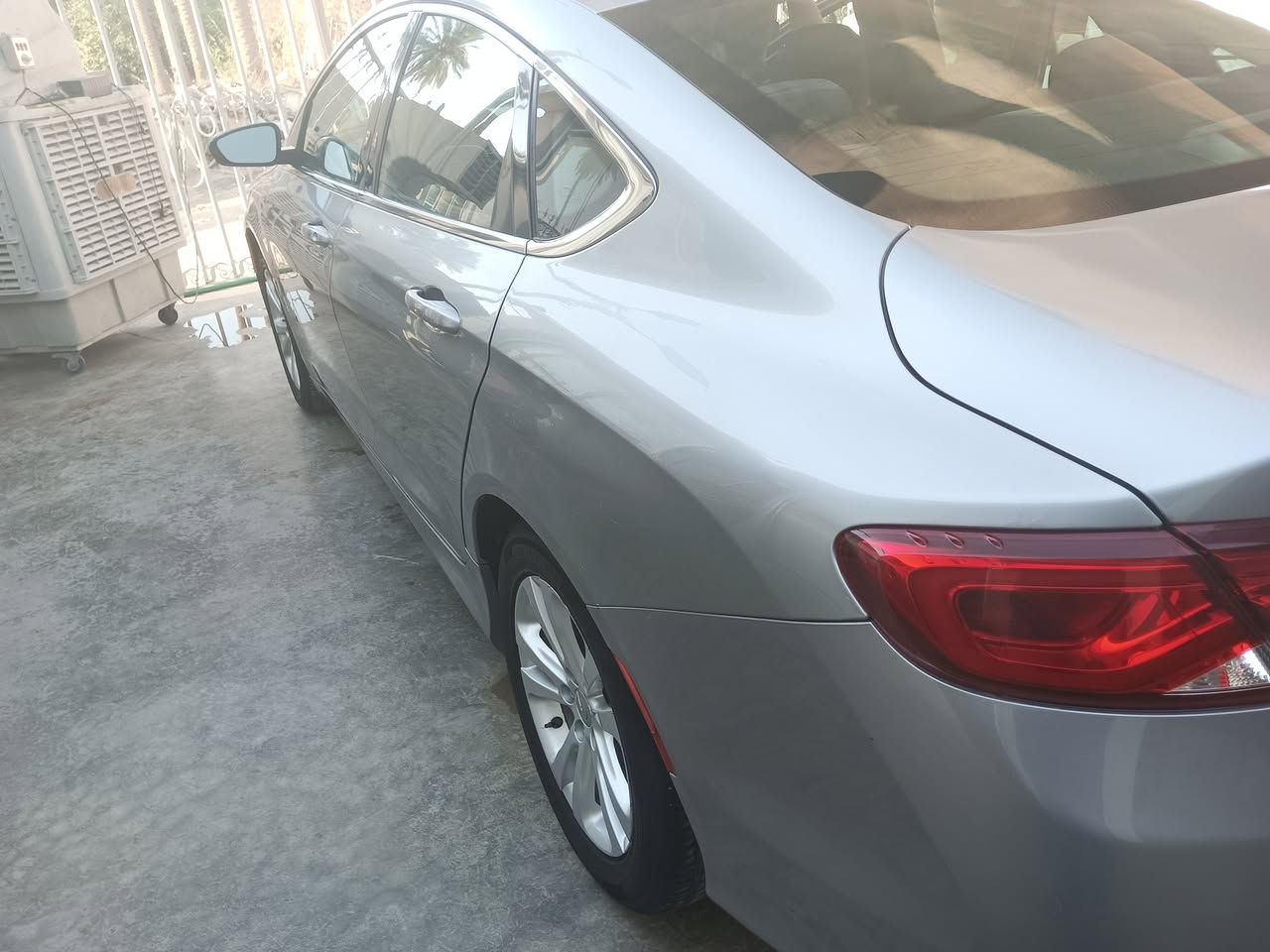 سلام عليكم ورحمة الله وبركاته
للبيع كرايسلر C200 موديل 2015 —  

• محرك اربعه سلندر 2.4 قوي واقتصادي

• كير أوتوماتيك 9نمر  ناعم جداً

• ماشية 160 ألف كم

• تبريد ممتاز

• الحرارة ثابتة 96 صيفاً وشتاءً يعني جوه النص

• برمجة كاملة + بصمة 

• تحكم ستيرن

• لايت  زينون

• هزّة جديدة

• رقم جديد دولي تحويل اي محافظة 

•  الصدر 70%
ضرر السياره فقططططط دعاميه الاماميه 

سيارة استخدام شخصي، نظيفة .

الموقع: بغداد /الأعظمية ـ سبع ابكار

السعر. 105

ترهم مراوس حسب النظافة والقناعة 

***********
