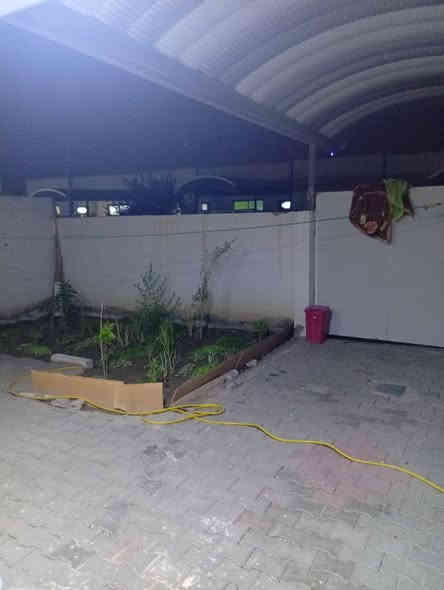 بيت ٢٠٠م في دور اليوسف السكني حي النداء غرفتين وصاله ومطبخ واستقبال وتخاريج كاشي سراميك كامل خدمات مرفوع بي معامله للمصرف العقاري اني الكفيل مطلوب ٩٥مليون وباقي الي ٧٥مليون للتفاصيل اتصل *********** اني صاحب الدار
