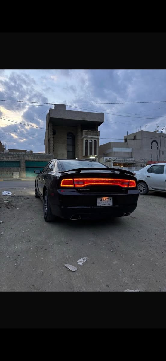 دوج جارجر 2014 فول موصفات 
كير طياره
فتحه 
كشنات جلد 
وباقي الموصفات معروفه 3600
ماشيه 180ميل
حادثا جاملغ ومصبوغ 
وصار حادث اهنا الباب الي خلف باب السايق متبدله نفس الون واكو شبر بارد يم قبغ البانزين مال حادث 
داخلها كلش نضيف رايدها ب 155  
العنوان بغداد البنوك  
رقم ***********

بيع فقط
