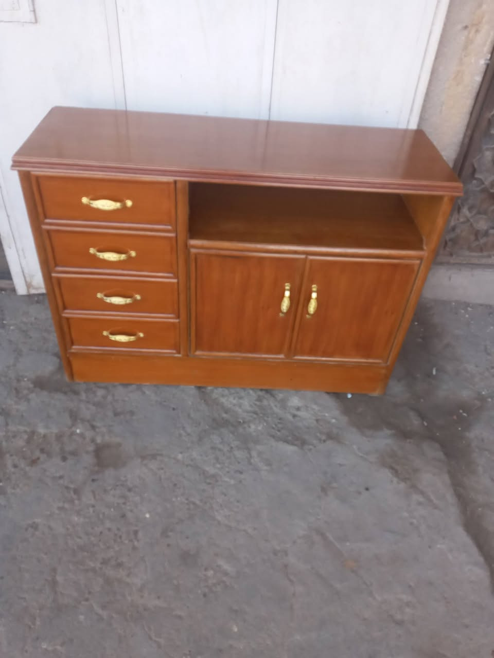 كومدي صاج تزكام مستعمل ارتفاع 84 سم عرض متر 16سم عمق 40سم السعر 70 وبي مجال العنوان بغداد حي الإعلام الشباب نهاية شارع سوق اميمه  صيدلية نور الشباب قرب النادي التجاري  موبايل عراقنا وتساب بي 
*********** 
***********

يوجد توصيل غير مجاني داخل بغداد فقط
