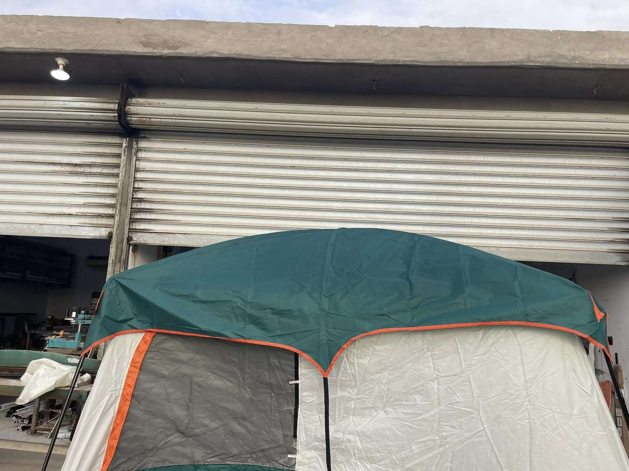 خيمه بهذه الشكل ٢متر في ٣ جديده مع كامل الملحقات ***********متوفر توصيل جميع المحافضات
