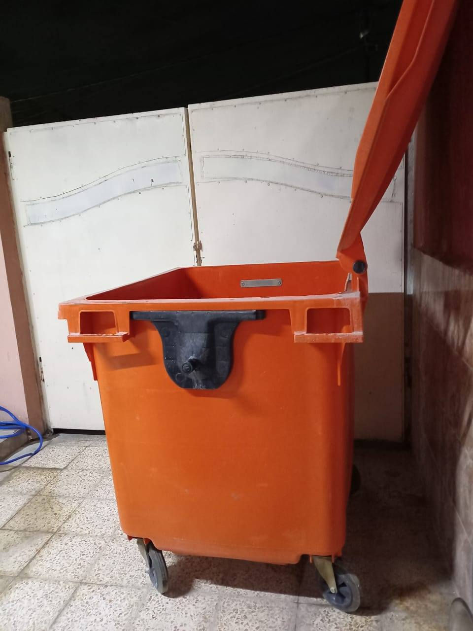 السلام عليكم
حاويه بلاستك شرط نضيفه للبيع الاستفسار الاتصال ***********
