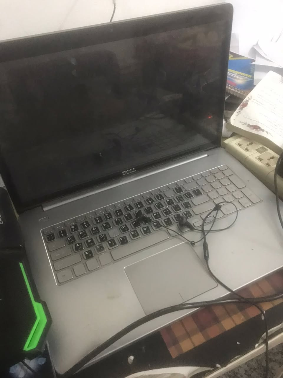 سلام عليكم لابتوب للبيع  موصفاتة👇
Dell : windows 9pro 
Hard : SSD
كارت شاشه منفصل
ذاكرة ٢٥٥
عشوائي5 
شاشه لمس ، 
تتحمل اغلبيه العاب ستيم وتصفح سريع جداً كما ذكر ssd
بدون تقطيع وسلاسة عاليا
مع فريز مبرد* 
وشاحنه وماوس وجنطه ، 
وقلم شاشه *
وكيبورد ضوئي داخلي ،
استخدام تصميم* او العاب* اوتصفح ودراسه (السعر ٥٠٠بي مجال ) الرقم ***********  العنوان الدوانية
