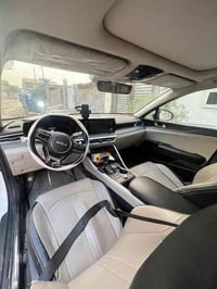 كيا K5  موديل 23 خليجي محرك 2000 دوش ماشيه ٣٨ الف كيلو رقم بغداد باسمي...