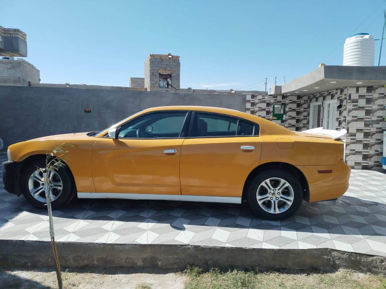 سلام عليكم جارجر 2014 جاهزه مكينه كير اكسن حداديه تخم تاير ضررها موجود بصور امريكا وبالعراق بيها جاملغ خلفي سعر 140 وبيها مجال ***********
