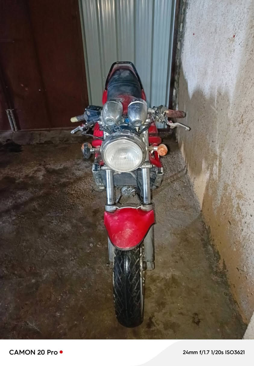 اسلام عليكم بانده 400للبيع الدراجه طافيه ماعرف شنو عطلها بس ناريه موجوده كهربائيات شغاله ابيع كوم حديد مكاني بغداد الغزاليه السعر 300وبيه مجال لشراي  هاذ الرقم واتساب ***********الرقم بي بس واتساب
