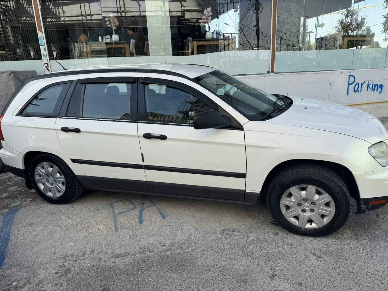 السلام عليكم ورحمة الله وبركاته      للبيع سيارة   كرايسلر باسيفيكا موديل 2008 بيضاء اللون   
المواصفات 
المحرك حجم 3800 / 6 سلندر بلادي وبشرط مامفتوح  والسيارة لايوجد فيها أي جزء منها مفتوح وبشرط الفحص بلادي من الصنع ويوجد صبغ قليل بدون تبديل  أي قطعة من السيارة  ولايحتاج صرف الف دينار عليها وبشرط فحص سياقة السيارة من البصرة الى زاخو وبعدها نتفق على السعر النهائي رجاء 
للتواصل على الرقم وعليه واتساب  
***********
