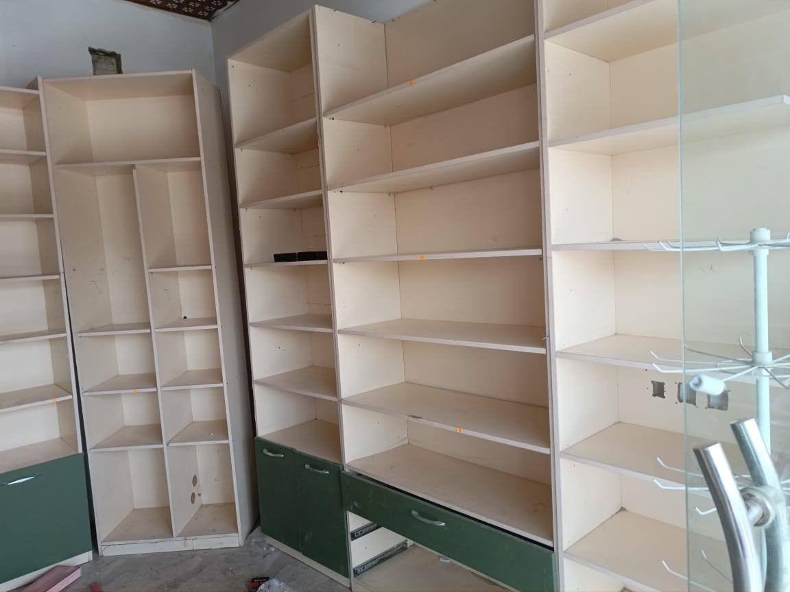 فاترينات عدد 12 الاصلي الخشب الثقيل للاستفسار خاص او اتصال ***********
