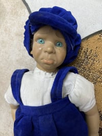 دمى مستعملة • للبيع