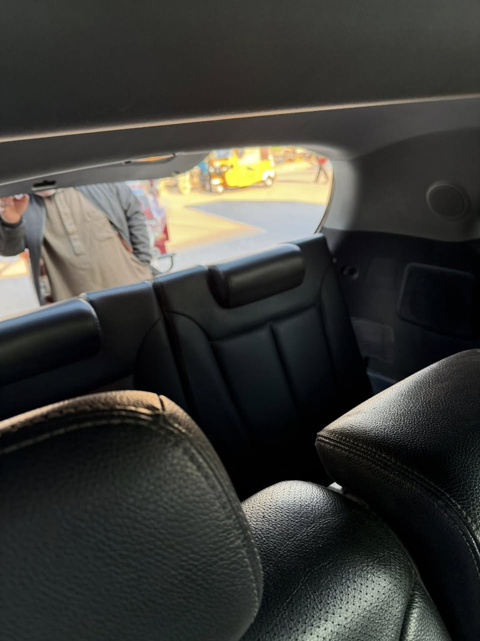 سلام عليكم للبيع كيا سورنتو موديل 2014امريكي sx محرك ٦سلندر ماشيه ١٢٩مواصفات فول بصمه  بانوراما كشن كهرباء جنطه كهرباء بردات خلفيه بيها قطعتين صبغ  خشم البنيد +الباب الخلفي السعر المطلوب ١٧٥ مكلف بالنشر ***********
