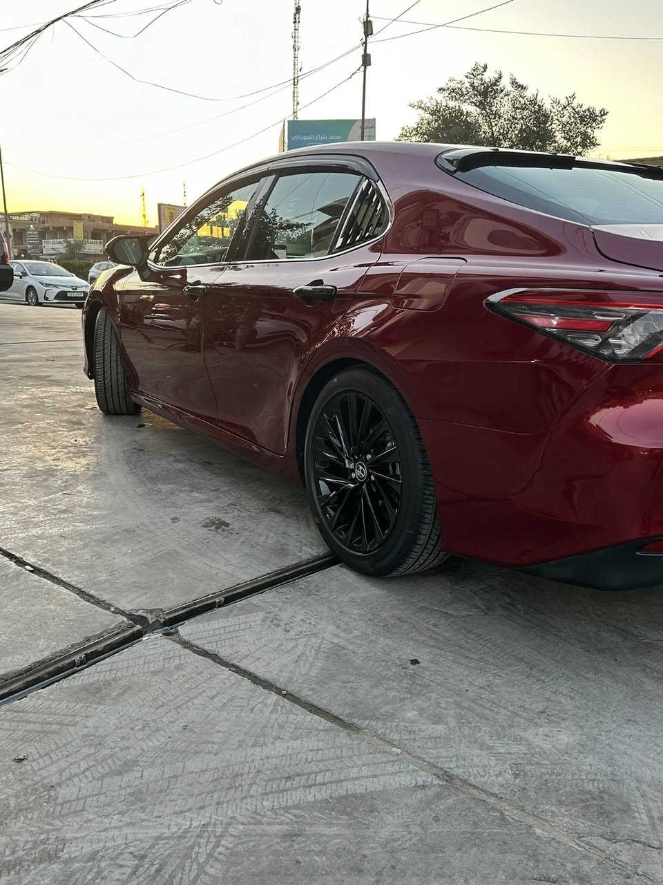 سلام عليكم 
كامري 2018اللبيع وارد امريكي  
فئة XLeفول سيارة رقمها بغداد
صبغ قطعة وحدة فقط البنيد حادثه
مواصفات سيارة 
مثبت سرعه
كشنات جلد اسود تدفئة كشنات
سقف بانوراما 
تحكم ستيرن فول
رادار امامي وخلفي 
توقف ذاتي فرامل الطوارئ 
حساسات امامي وخلفي
 نقاط عمياء
بصمتين اصليات 
3انظمه قيادة
صدر امامي وخلفي جديد باكامل
فلجأت سيراميك رياضي مثقب
امامي وخلفي
ويل كاب حجم 18اسود 
سعر -185روقه وبيها مجال

الاستفسار:***********
