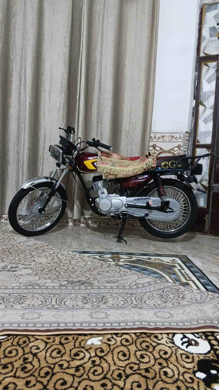 السلام عليكم شباب شلونكم دراجه للبيع موديل 26 الدراجه كلك اكفلك ياها من العشاير والسرقهالسعر ستميه وبيها مجال قليل ***********
