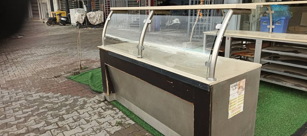 ميز مطاعم للبيع مع جهاز همبركر نضيف اتصل على الرقم
*********** كركوك, العراق
