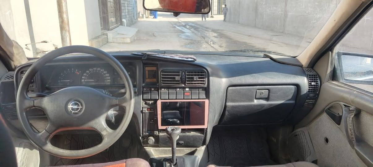 سياره للبيع اوبل اوميكا موديل 1995 حجم 26 كير اوتوماتيك رقم نينوى كاربون بنزين عنوان  رشيدية التواصل مع الرقم ***********
