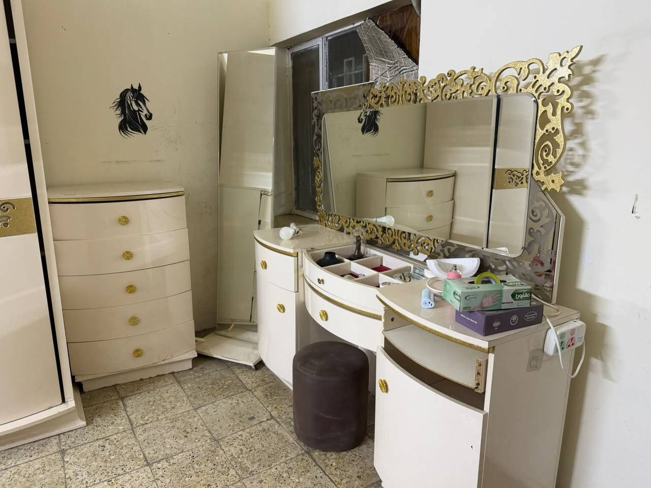 غرفة نوم تركية ٨قطع نظافة ٨٠ بالمية للبيع الي يريدهة يراسلني خاص العنوان بغداد الدورة شارع الشرطة أو يتصل على هذا الرقم *********** بي واتساب
