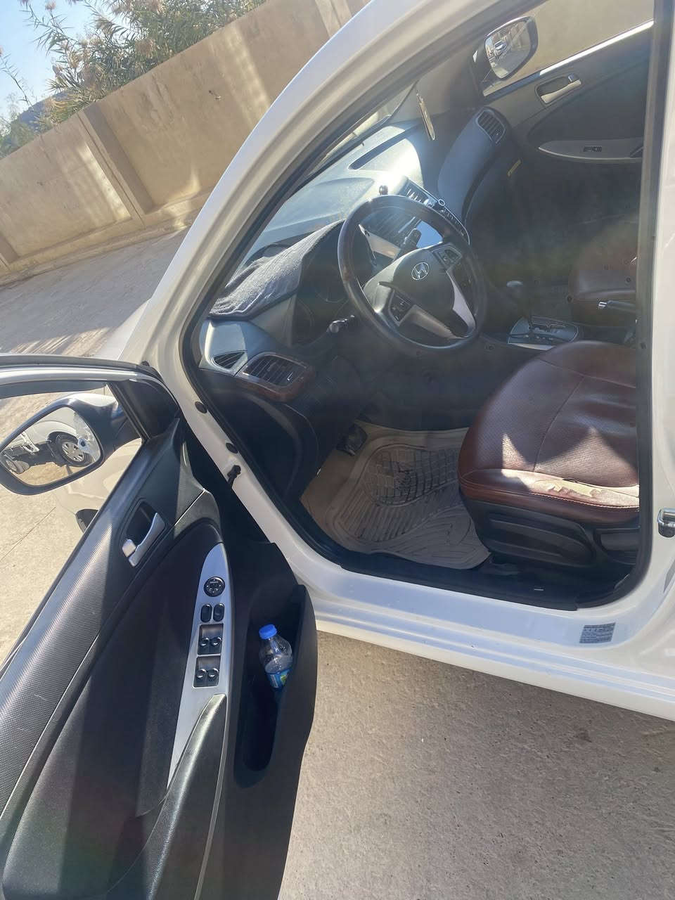 السلام عليكم
اكسنت 2016 
فول مواصفات 
وارد خليجي
السياره بعد بيها إضافات 
الي يحب يستفسر يتصل ع الأرقام 
***********
***********
