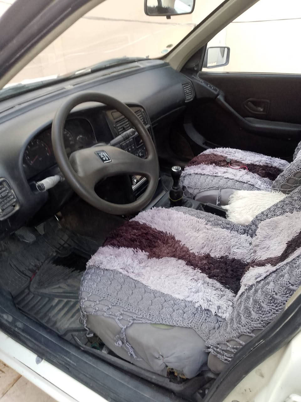 السلام عليكم بيجو روى للبيع مكفوله محرك كير حداديه جديد كهربائيات كلها شغاله رقمها نجف كفاله عامه بدون صبغ  وضربه مكانها نجف الاشرف كوفه سعرها 15وبيها مجال للشراي  للاستفسار خاص او على الرقم ***********

