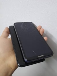 هواوي • شاشة مفطورة • الموصل الجانب الايسر