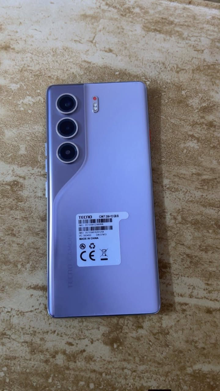 تكنو كمون 40 برو فايف جي
سعر 265 . جهاز نظيف 100جدا 
ومواصفاته معروفه وسعر الجديد هو 365 حاليا 
الي يريده يتفضل وتساب *********** كربلاء
