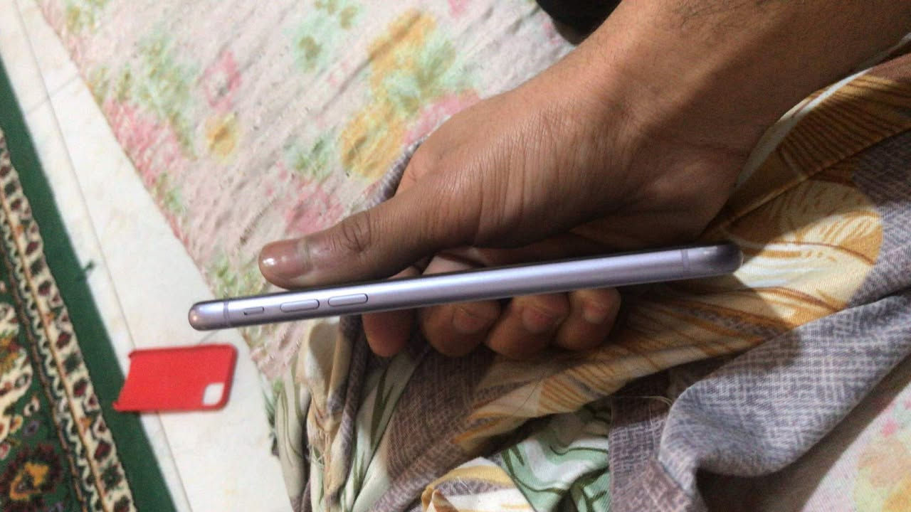 11 عادي فيس ايدي شغال كامرات اتصال كله شغال بطاريه بلاديه 75 ذاكرى 128 فقط مبدل شاشه اصليه اي خلل يرجع اصليه طبق لاصل مثل الوان شركه وضهر مكسور سعر 200 وبي مجال قليل ***********
