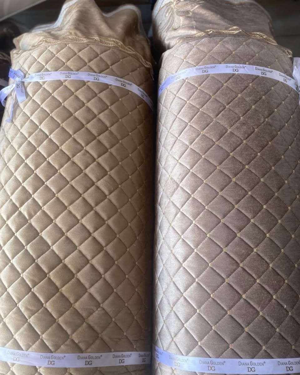 مفرش تخم مخمل اصلي  ملكي
مبطن..يحتوي على حبيبات مانع انزلاق 
العرض 95cm
بسعر مناسب جدا(4500 )
يوجد توصيل 🚚


**إذا كنت صاحب هذا الإعلان وتريد حذفه لأي سبب، رجاءا أرسل رسالة إلى الدعم الفني**