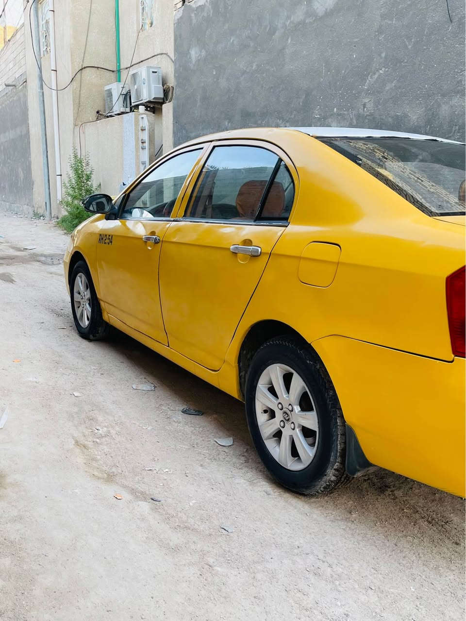 ليفان ( 620 ) موديل 2011 سيارة سنوية للـ28 تحويل ثاني يوم راعيها موجود بالبصرة ماعليها غرامات سيارة گير ومحرك كورلا جدد مكفولات سيارة جاهزة للبيع والبدي شوفة عينك نظيف تلحيظات خفيفة جدا
دوشمه جديدة 
مشط جديد 
التبريد شغال فابريتا جديدة ونقص غاز فقط 
السعر 36 وبيها مجال بسيط للشراي 
مستعجل على البيع 
مكانها البصرة - ابي الخصيب 

رقم التلفون : ***********

رقم واتساب فقط : *********** البصرة, العراق
