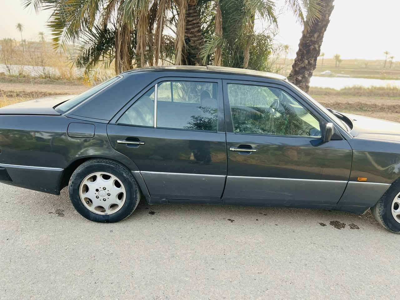 السلام عليكم
مارسيدس دب موديل 1991 محرك عنكبوت 300 بلاد سياره جاهزة محرك كير حداديه كهربائيات كله شغال 
تبريد العام يشتغل حاليا بي ضعف تايرات نص عمر سياره مصبوغه عام وبيها تلحيضات معجون غرفه السياره نص عمر مونضيفه كلش تحتاز دوشمه قواعد دبلات مصلحه تصليح درجه اولى والسياره قبل سبوع شديتلها منظومه بانزين كامله 
رقم بغداد سنويه قبل سبوع ساقطه 
مكان سياره ناصرية قضاء الفجر***********
السعر 60وبيها مجال
