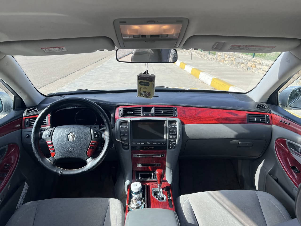 شاهینە ١٨٢
گەورە بە گەورە 
ناو رەشی ساج سور
٣ دوگمەی ٣ پەردە
سەلاجە و کوشن حەزن
تەبردید و گەرمی بە شەرت
حیزام و سەقفی بە شەرت
کامل موسرەف کراوە
رۆنی مەکینە و هایدرۆلیکی گۆراوە

لە هەلەبجەی شەهیدە ٤٦ گەلا و مەعمەلە


**إذا كنت صاحب هذا الإعلان وتريد حذفه لأي سبب، رجاءا أرسل رسالة إلى الدعم الفني**