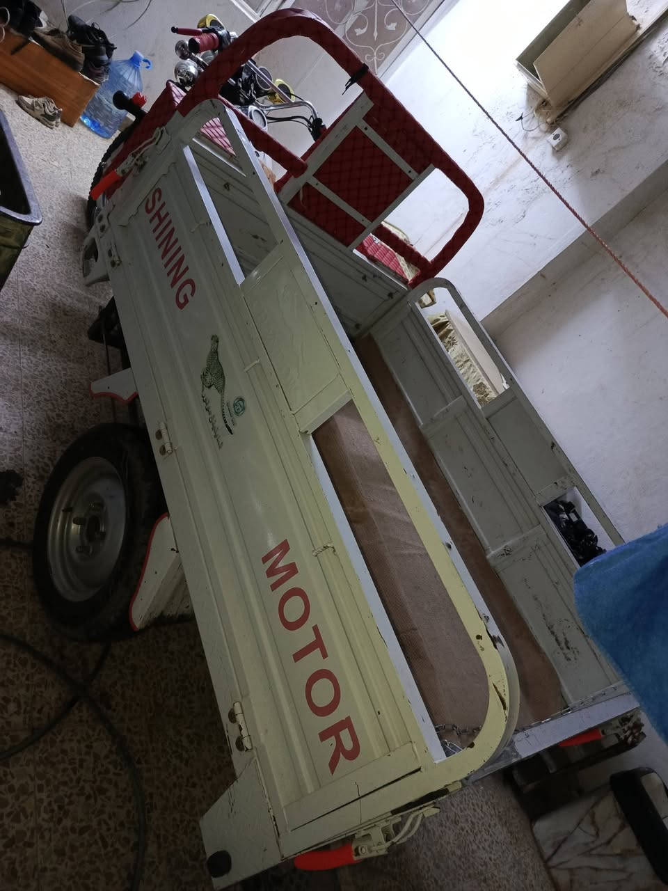 السلام عليكم .. ستوتة موديل 23 بليته ومنفيس محرك شرط مامفتوح وياله صب سعرها مليون و650 وبيها مجال شراي خابرني 
***********
*********** مكاني كركوك
