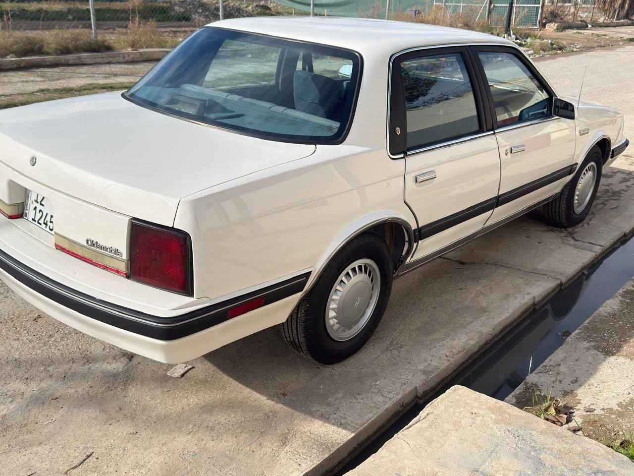 السلام عليكم السياره للبيع اولدز  موديل 90 السنويه جديده وهزه جديده شرط محرك وكير سياره صبغ بلادي بها قطعتين تطويز مال تقحيل داخل سياره بلادي على وضع الشركه السعر 60 ورقه التواصل على هذا الرقم ***********
