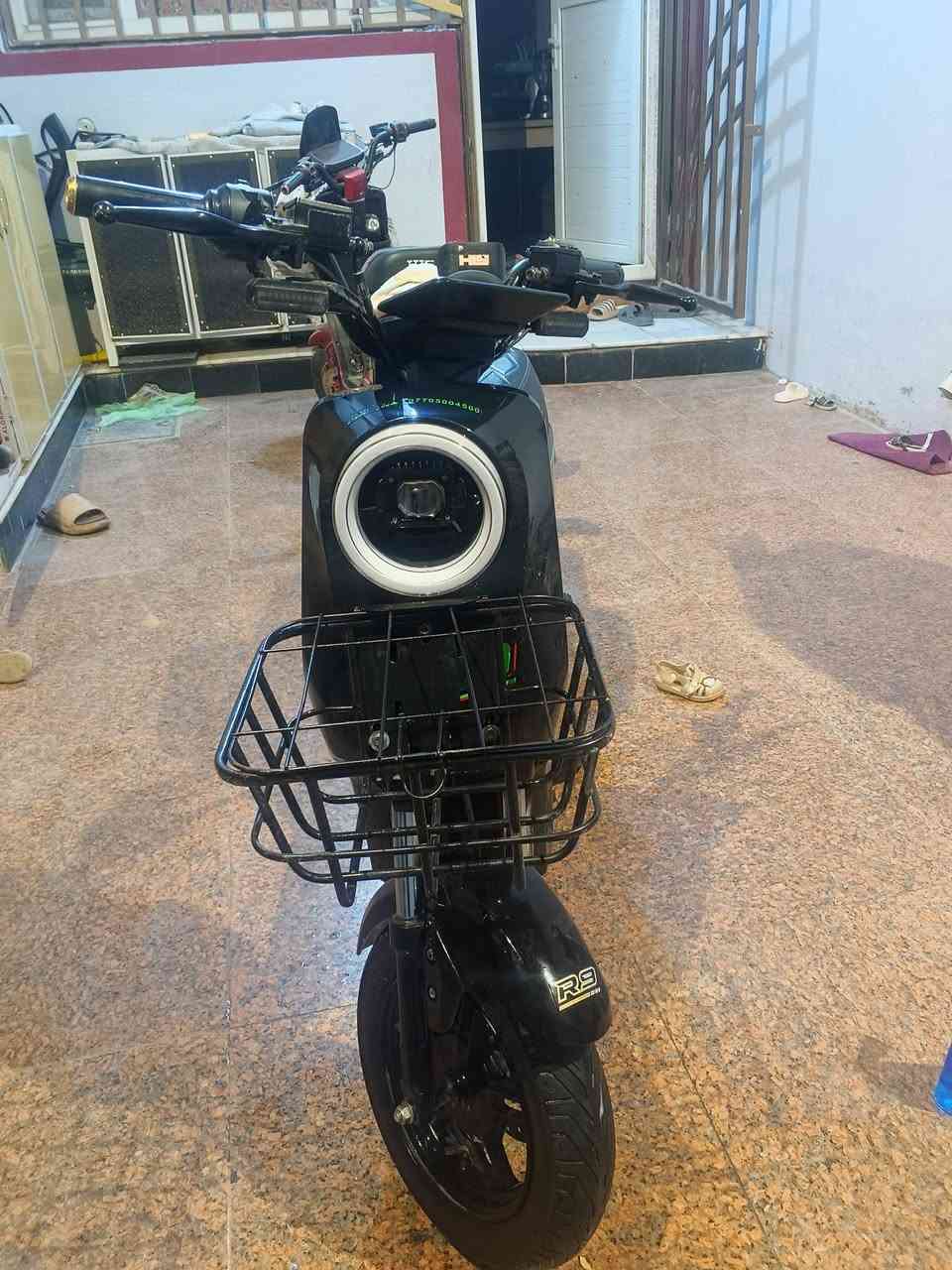 سلام عليكم بيسكلال شحن🔋⚡R9 للبيع ملف 2000 5بطاريات بي نضام بك (R) ونضام البارك (P)  4 سرع سرعه الحيقيه 60 موديل 2025  بصمتين وسويجين بيسكل جديد موقع كربلاء المجتبى سعرخاص او تواصل على واتساب(***********) (متشتري لا تخابر ولاتتواصل)
