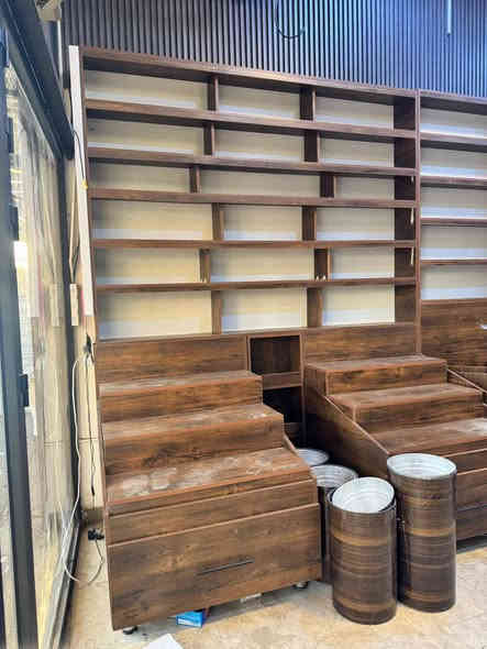 سلام عليكم رف انديف جديد ما مستعمل ب س ع ٧٠ قطعة *********** العمارة ميسان حي الخليج متوفر كميه ميز دخل برادات رفوف مخزنيه عارضه كرزاتhttps://www.tiktok.com/@288l7?_r=1&_t=ZS-91Y6hlICJo0
