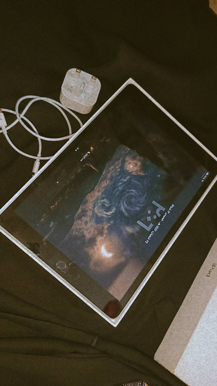 ايباد 9 مستخدم ونضيف جداً ذاكرة: 256 مع جميع ملحقاته وشاحنه السعر: 300 وبي مجال بعد  عنواني بغداد العبيدي شهداء اولى  لتواصل : ***********
